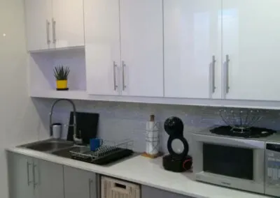 White gloss kitchen with grey base cabinets